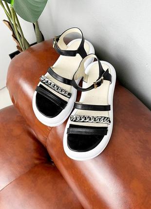 Босоножки женские из натуральной кожи на танкетке с цепочкой8 фото