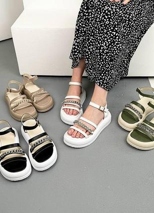 Босоножки женские из натуральной кожи на танкетке с цепочкой