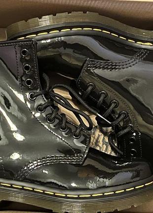 Dr. martens черевики  шкіра лак black 11821011 patent lamper original мартенси