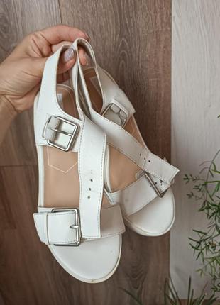 Босоножки bershka
