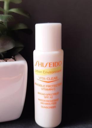 Сонцезахисний крем з вітаміном с shiseido urban environment spf 42