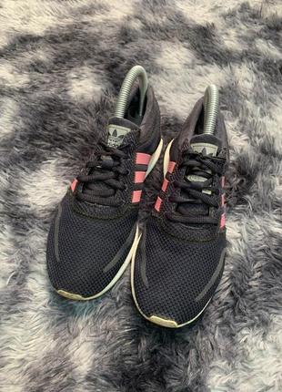 Кроссовки бренда adidas, оригинал