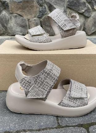 Босоножки женские