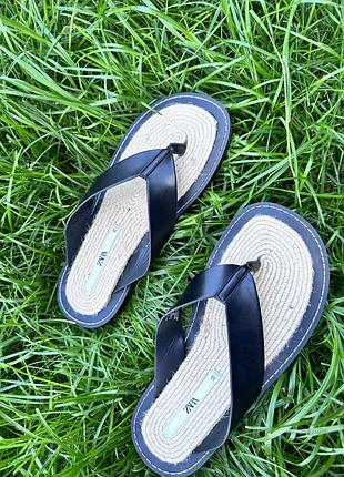 Чорні шльопанці zara