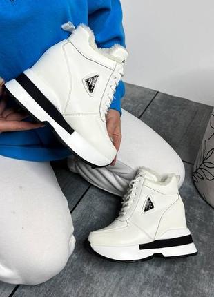 Кроссовки зимние на платформе со скрытой танкеткой