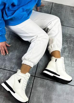 Кроссовки зимние на платформе со скрытой танкеткой