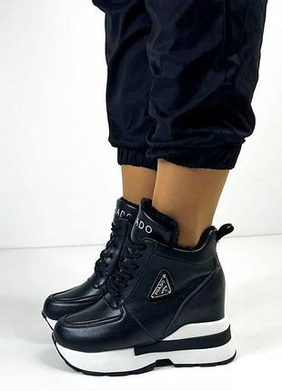 Кроссовки зимние на платформе со скрытой танкеткой