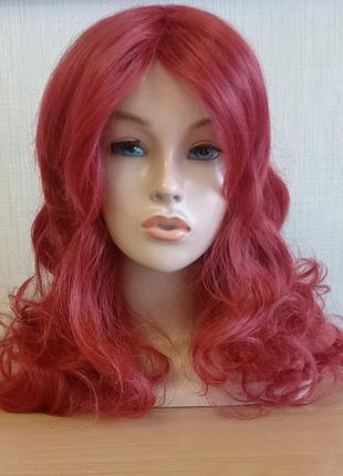 Парик парика гранатового цвета