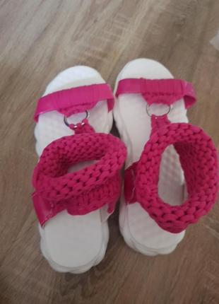 Босоніжки малинка плетінка6 фото