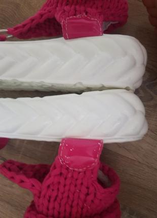 Босоніжки малинка плетінка7 фото