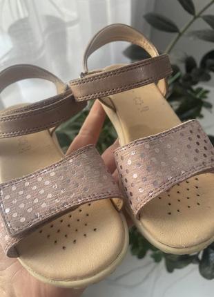 Шкіряні босоніжки geox для дівчинки 27 розмір