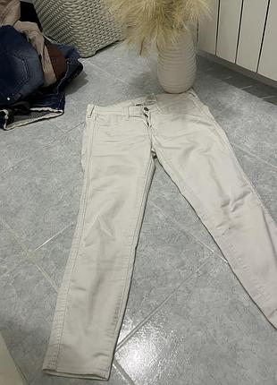 Джинсы белые