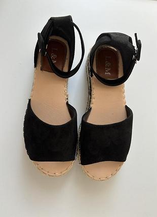 Стильні босоніжки