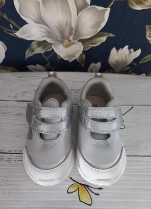 Кросівки дитячі фірмові 22 розміру