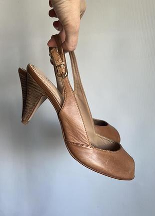 Элегантные босоножки на каблуке aldo.
