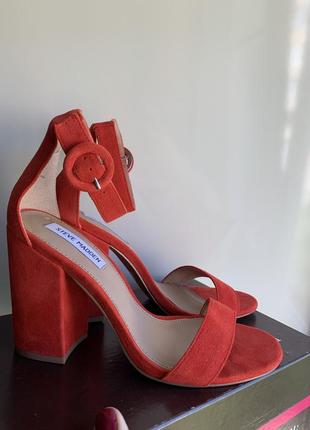 Красные кожаные босоножки steve madden, 38 размер