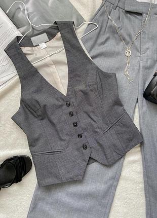 Серый жилет h&m