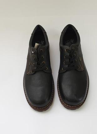 Чорні шкіряні туфлі