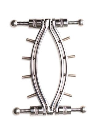 Затискач для статевих губ master series spread'em poker vagina clamp with adjustable pressure screws