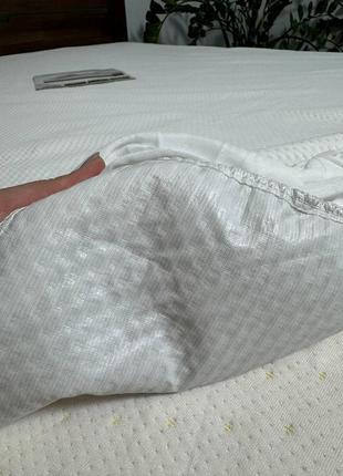 Наматрасник непромокаемый 180*200*30