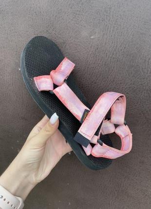 Босоножки teva