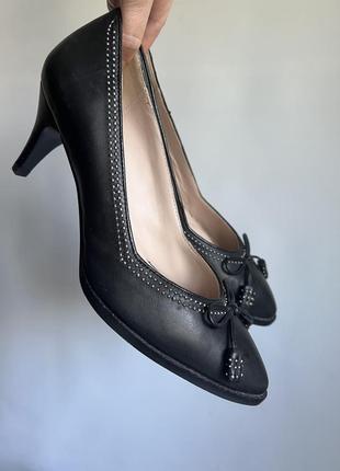 Кожаные туфли clarks
