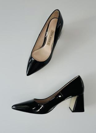 Черные лаковые туфли лодочки 36 размера zara
