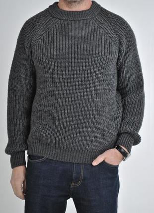Теплый базовый шерстяной свитер