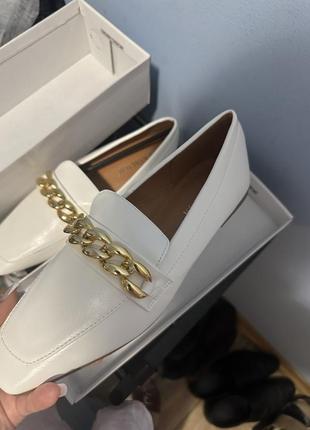 Білі лофери