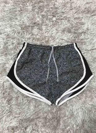 Женские спортивные шорты nike dri-fit