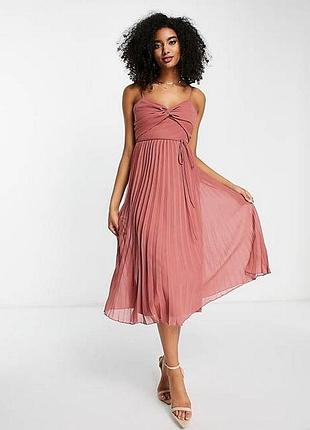 Брендовое пудровое шифоновое платье плиссе от asos
