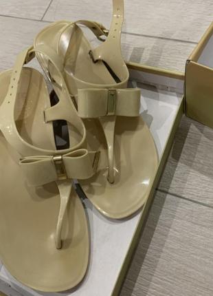 Шляпки оригинал босоножки сандалии вьетнамки