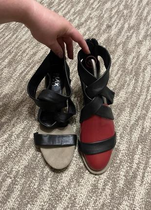 Розкішні шкіряні босоніжки 42-й розмір