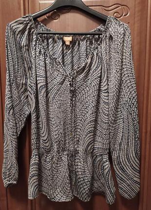 Легка блуза з цікавим принтом,розмір м