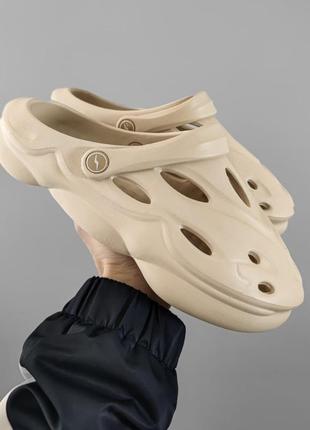 Шльопанці у стилі yeezy