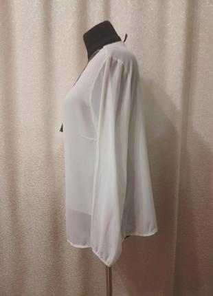 Шифоновая белая блузка с декоративной молнией9 фото