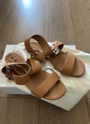 Босоніжки шкіряні