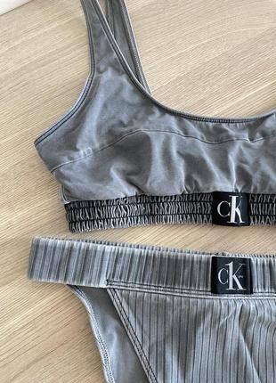 Топ calvin YM0YM00376 klein серый купальник calvin YM0YM00376 klein серый