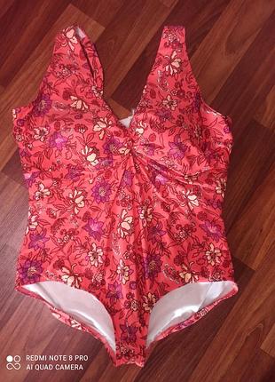 Суцільний купальник великого розміру