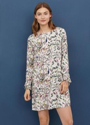 Штапельне плаття з оборками на рукавах сукня туніка принт квіти птиці h&m