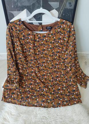 Коричневая блуза в листочек