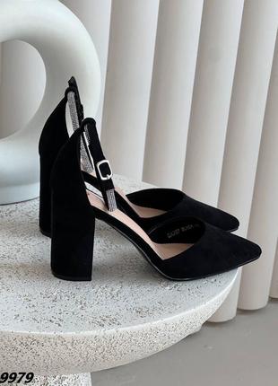 Чорні жіночі туфлі на підборі каблуці з срібним ремінцем7 фото