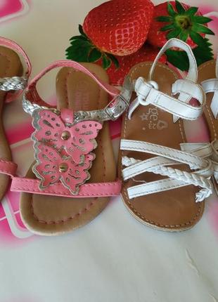 Фірмові босоніжки р. 23- 14,8 см від краю до краю.