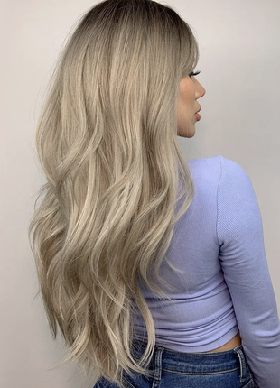 Парик длинные волнистые волосы холодный пепельный блонд челка, омбре, растушевка у корней