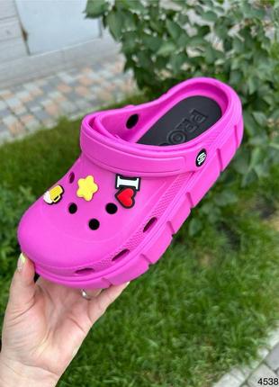 Женская летняя обувь, яркие кроксы на лето