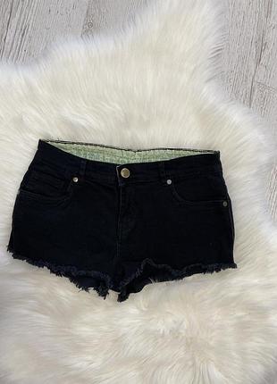 Короткие шорты