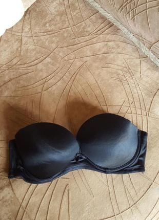 Чорний бюстгальтер