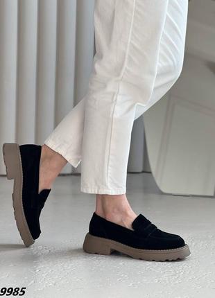 Чорні жіночі лофери туфлі на бежевій підошві з натуральної замші замшеві лофери туфлі6 фото