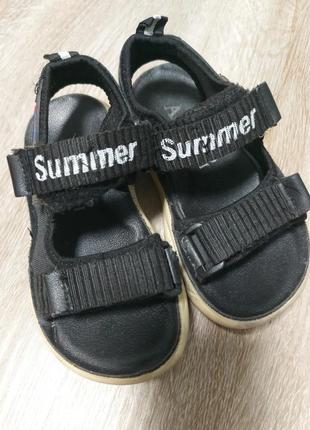 Стильні зручні босоніжки!! 
розмір 28, устілка 17,5 см..