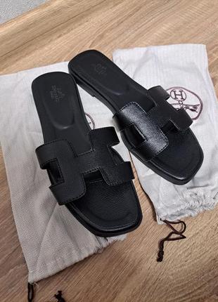 Шльопанці в стилі hermes